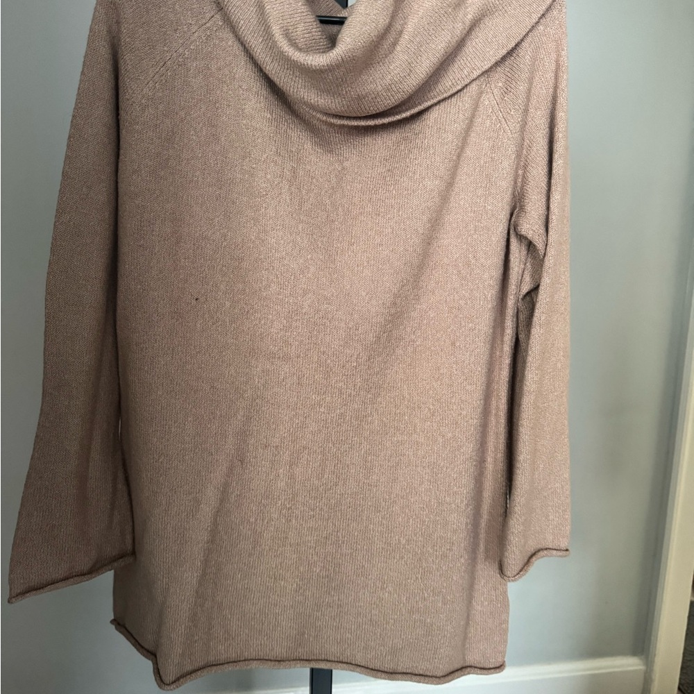 Buckle Women's Off-the-Shoulder Sweater in Tan